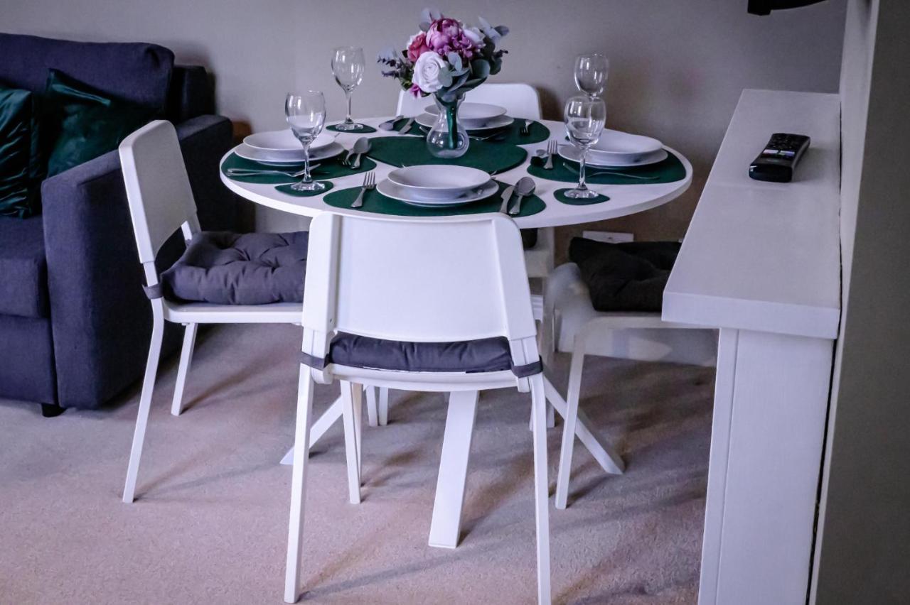 Lord Street - 2 Beautiful Apartments - Sleep Up To 14 Guests - By Rework Accommodation Честер Экстерьер фото