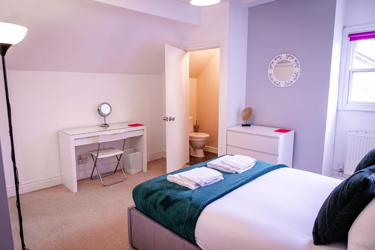 Lord Street - 2 Beautiful Apartments - Sleep Up To 14 Guests - By Rework Accommodation Честер Экстерьер фото