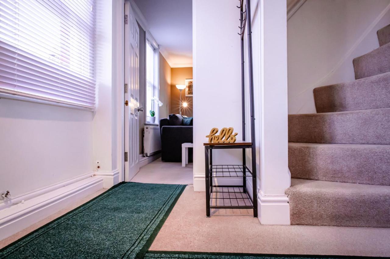 Lord Street - 2 Beautiful Apartments - Sleep Up To 14 Guests - By Rework Accommodation Честер Экстерьер фото
