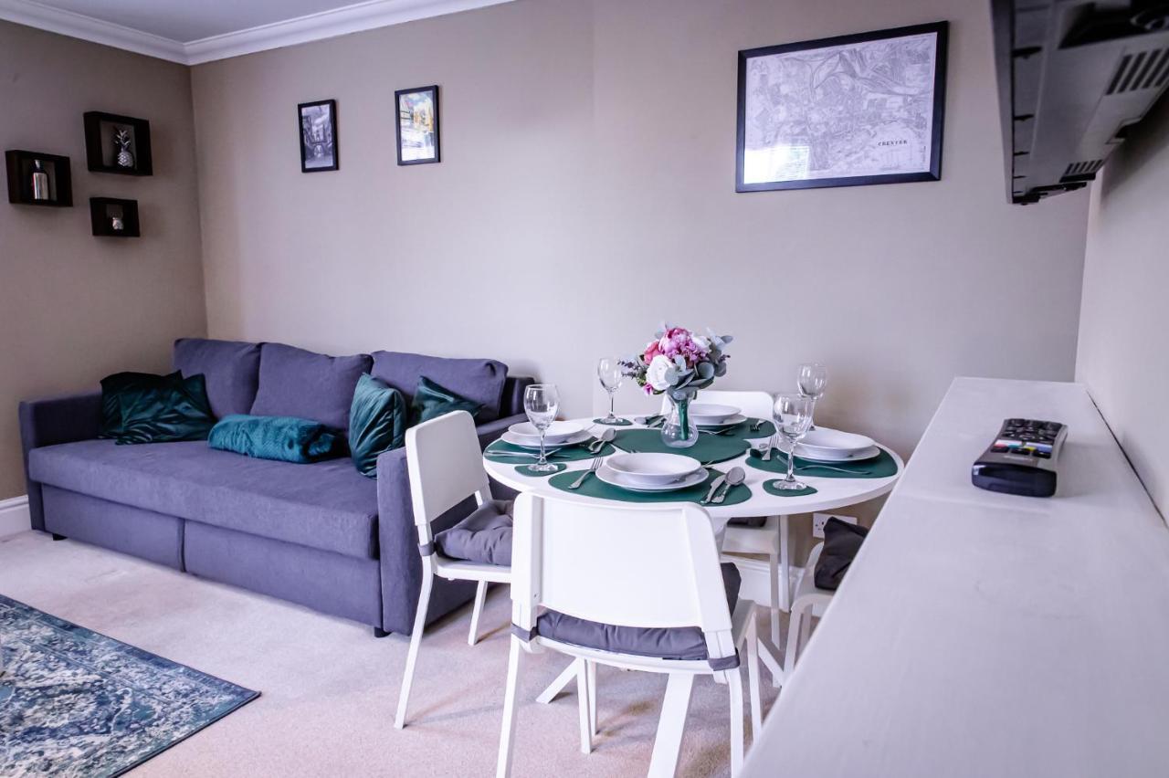 Lord Street - 2 Beautiful Apartments - Sleep Up To 14 Guests - By Rework Accommodation Честер Экстерьер фото