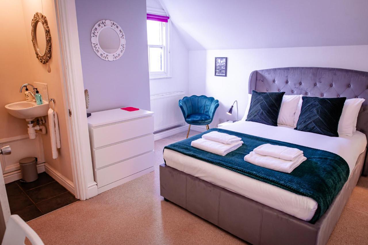 Lord Street - 2 Beautiful Apartments - Sleep Up To 14 Guests - By Rework Accommodation Честер Экстерьер фото