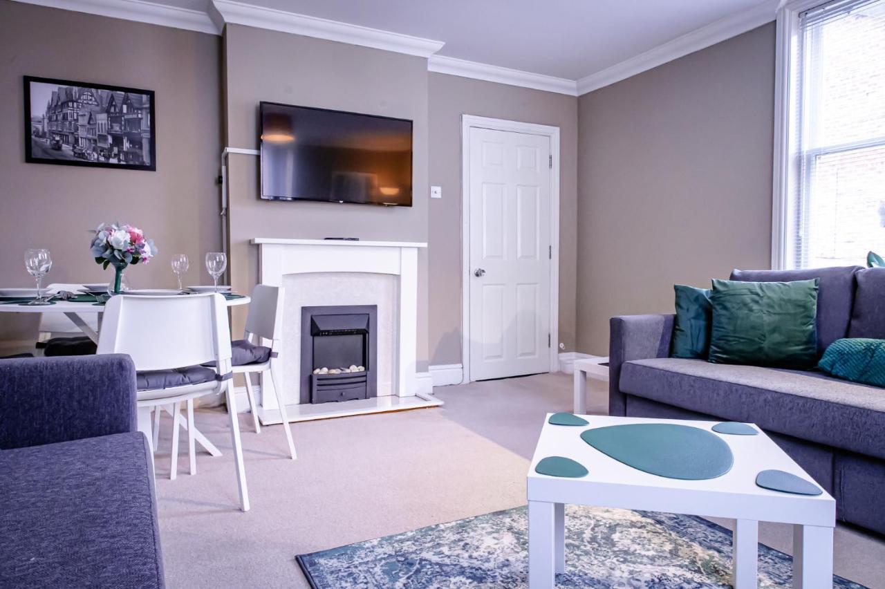 Lord Street - 2 Beautiful Apartments - Sleep Up To 14 Guests - By Rework Accommodation Честер Экстерьер фото