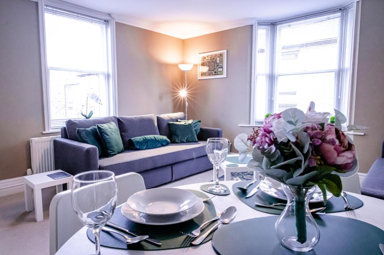 Lord Street - 2 Beautiful Apartments - Sleep Up To 14 Guests - By Rework Accommodation Честер Экстерьер фото