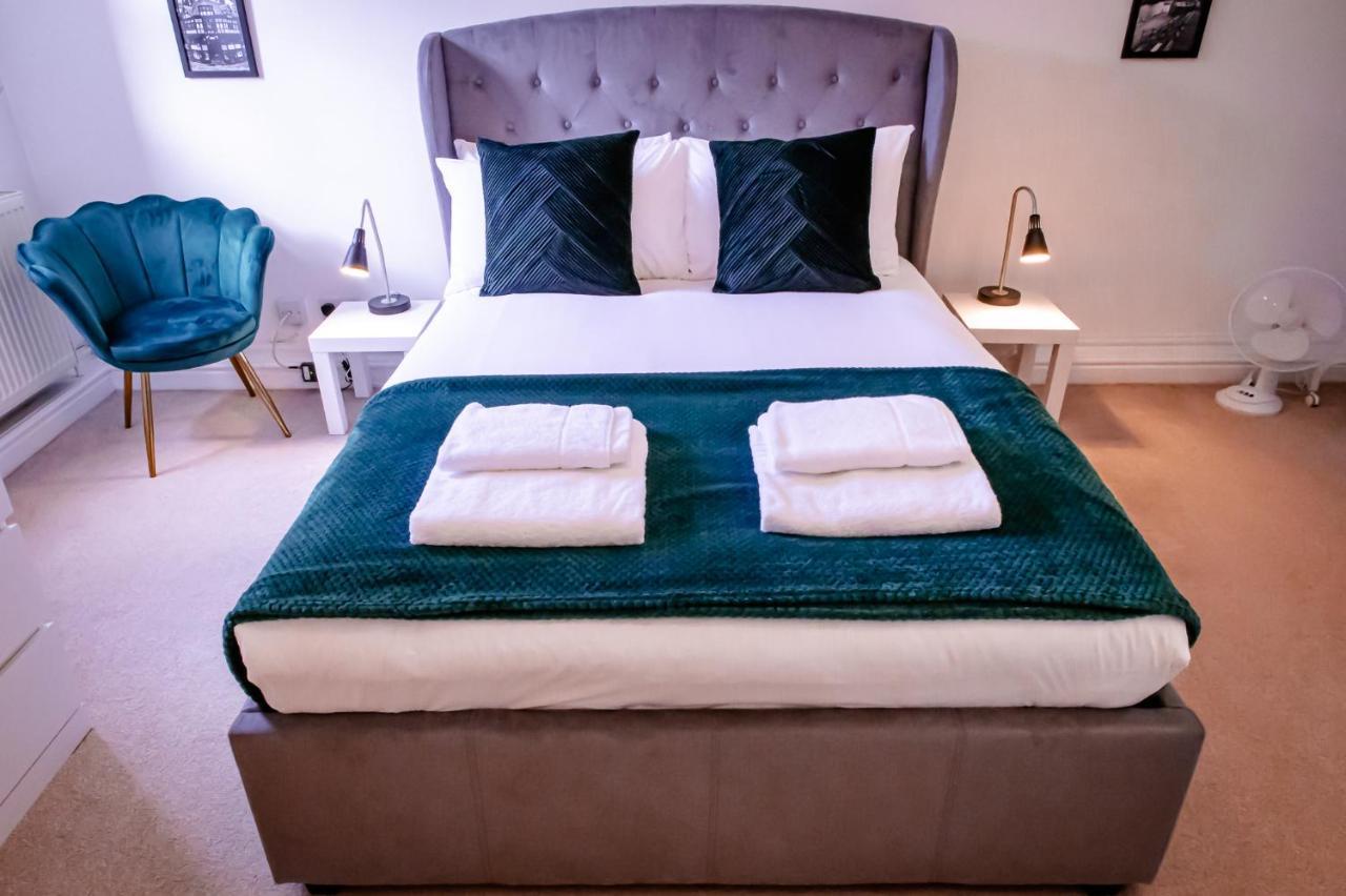 Lord Street - 2 Beautiful Apartments - Sleep Up To 14 Guests - By Rework Accommodation Честер Экстерьер фото