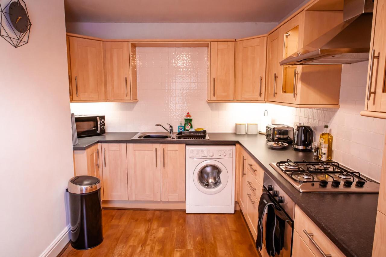 Lord Street - 2 Beautiful Apartments - Sleep Up To 14 Guests - By Rework Accommodation Честер Экстерьер фото