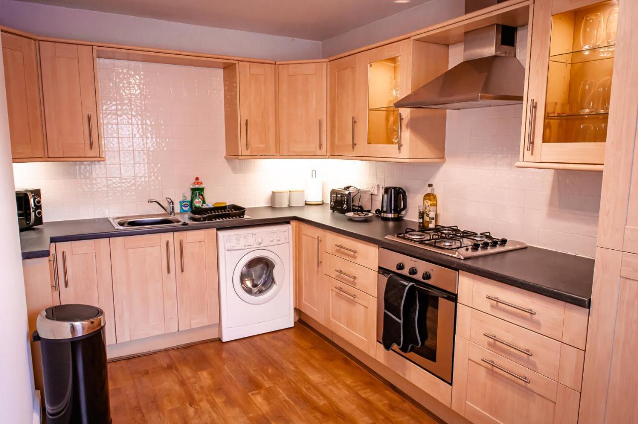 Lord Street - 2 Beautiful Apartments - Sleep Up To 14 Guests - By Rework Accommodation Честер Экстерьер фото