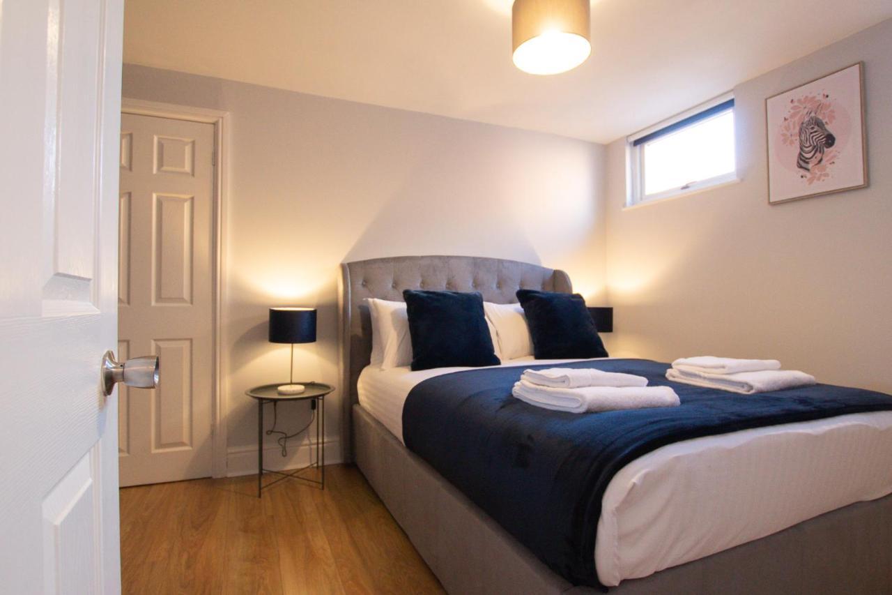 Lord Street - 2 Beautiful Apartments - Sleep Up To 14 Guests - By Rework Accommodation Честер Экстерьер фото