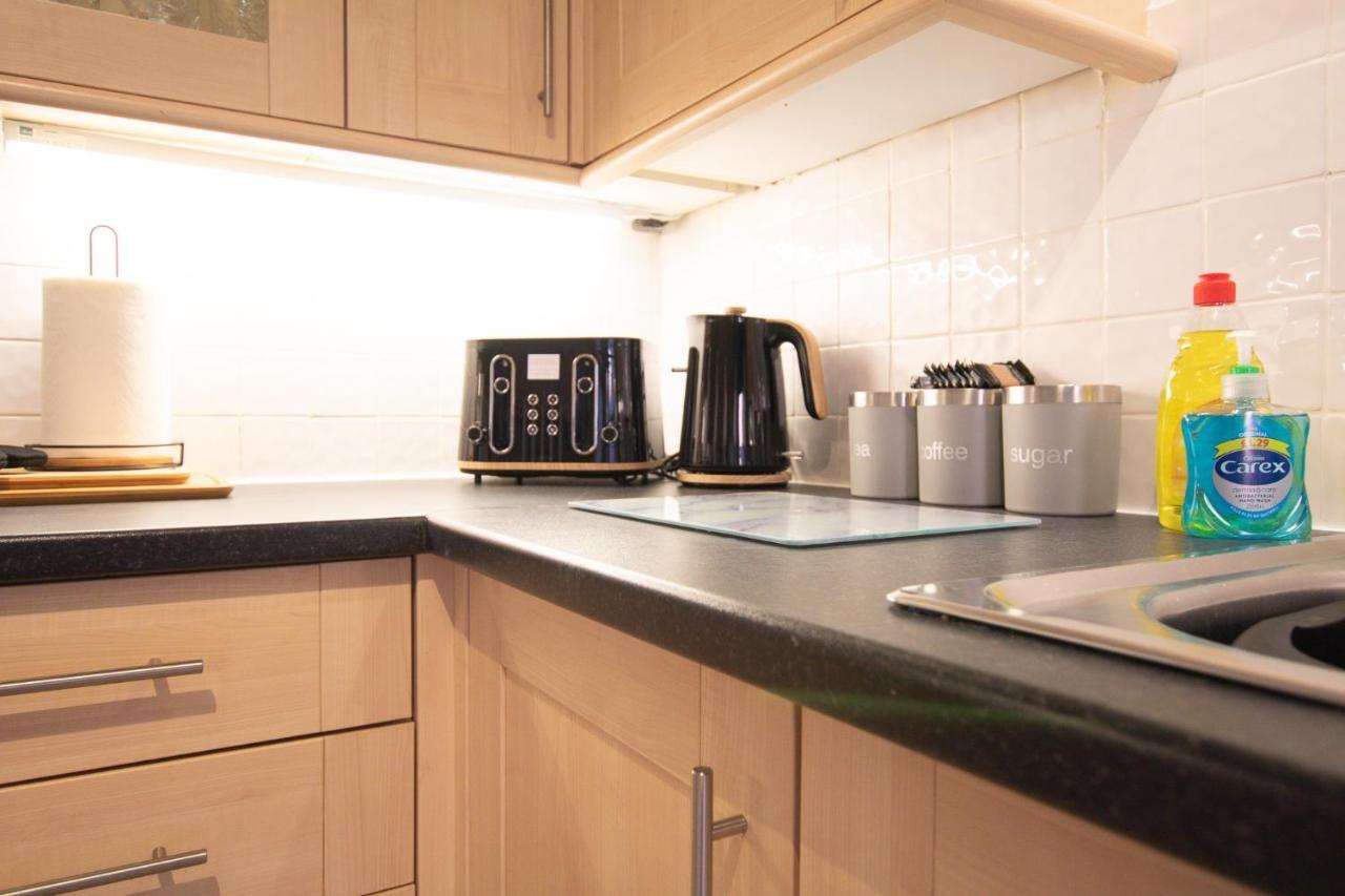 Lord Street - 2 Beautiful Apartments - Sleep Up To 14 Guests - By Rework Accommodation Честер Экстерьер фото
