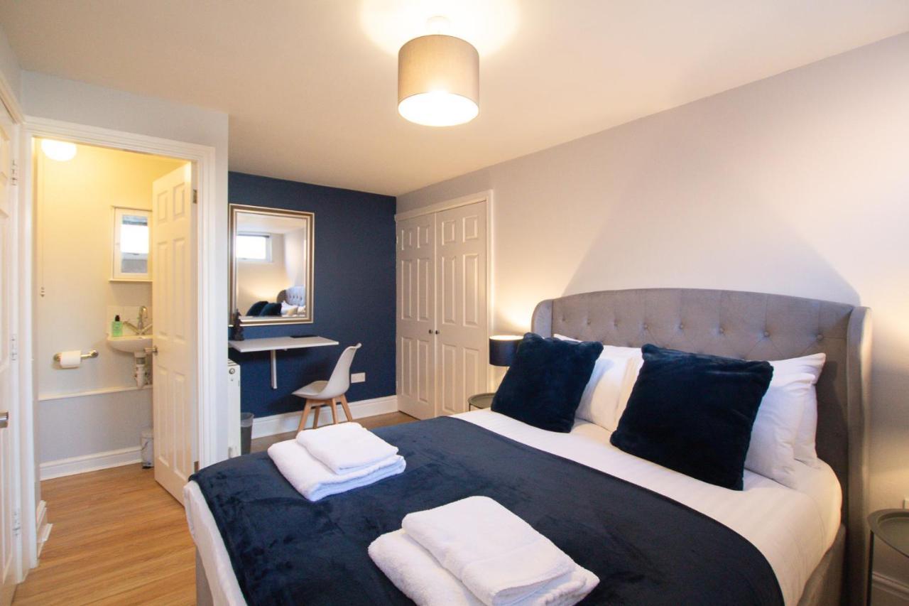 Lord Street - 2 Beautiful Apartments - Sleep Up To 14 Guests - By Rework Accommodation Честер Экстерьер фото