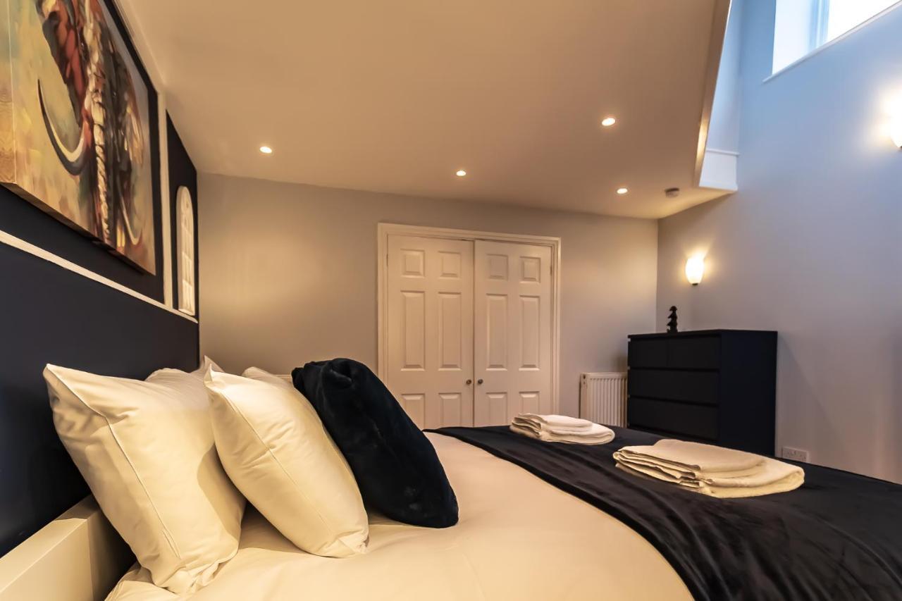 Lord Street - 2 Beautiful Apartments - Sleep Up To 14 Guests - By Rework Accommodation Честер Экстерьер фото