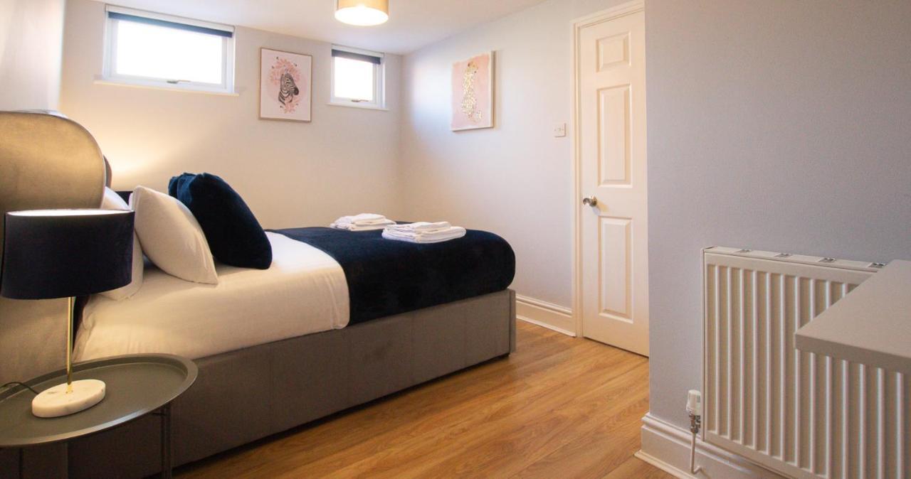 Lord Street - 2 Beautiful Apartments - Sleep Up To 14 Guests - By Rework Accommodation Честер Экстерьер фото