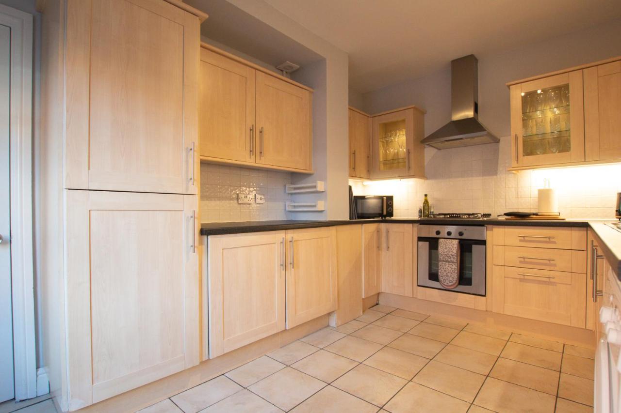 Lord Street - 2 Beautiful Apartments - Sleep Up To 14 Guests - By Rework Accommodation Честер Экстерьер фото