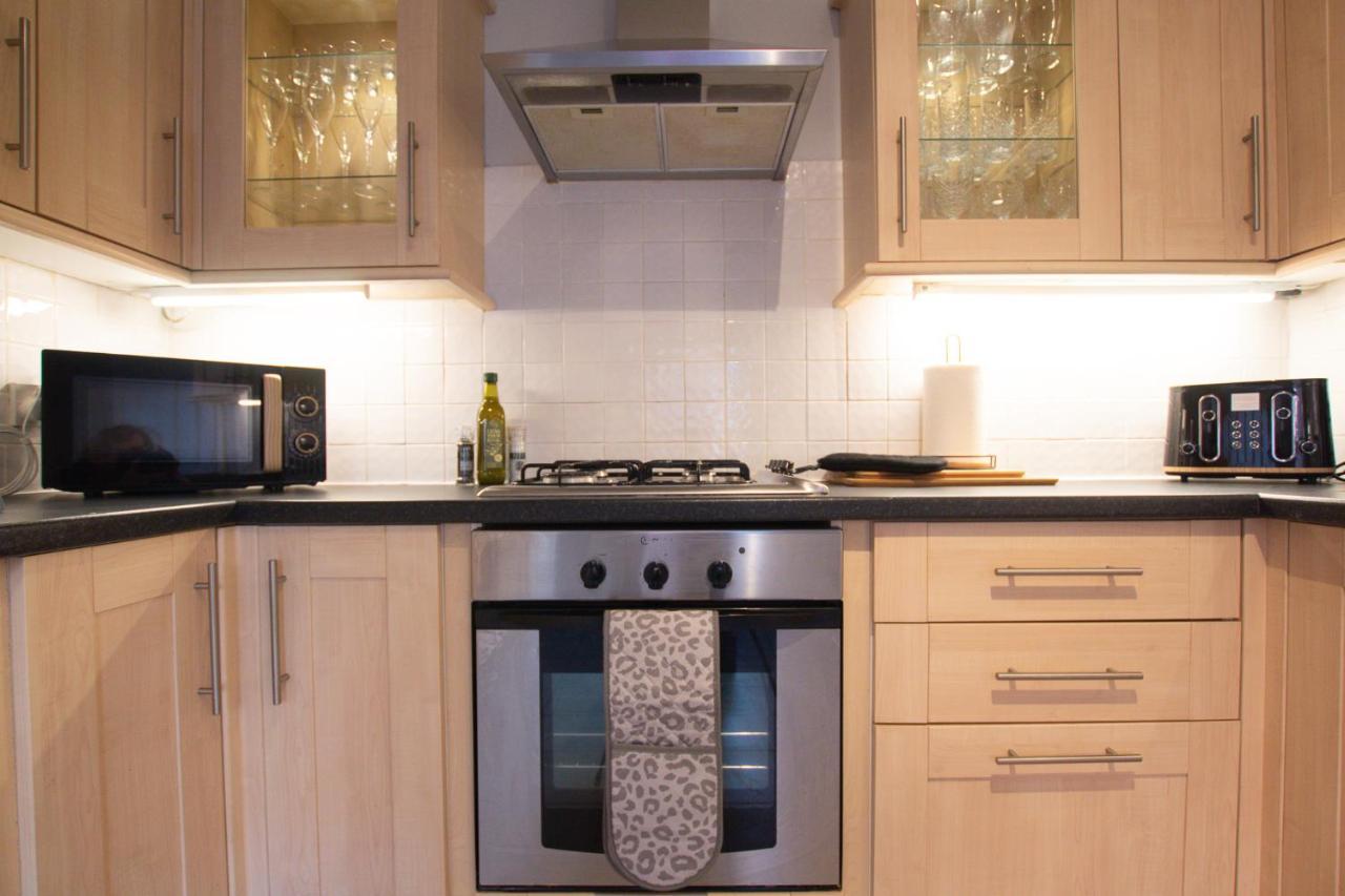 Lord Street - 2 Beautiful Apartments - Sleep Up To 14 Guests - By Rework Accommodation Честер Экстерьер фото
