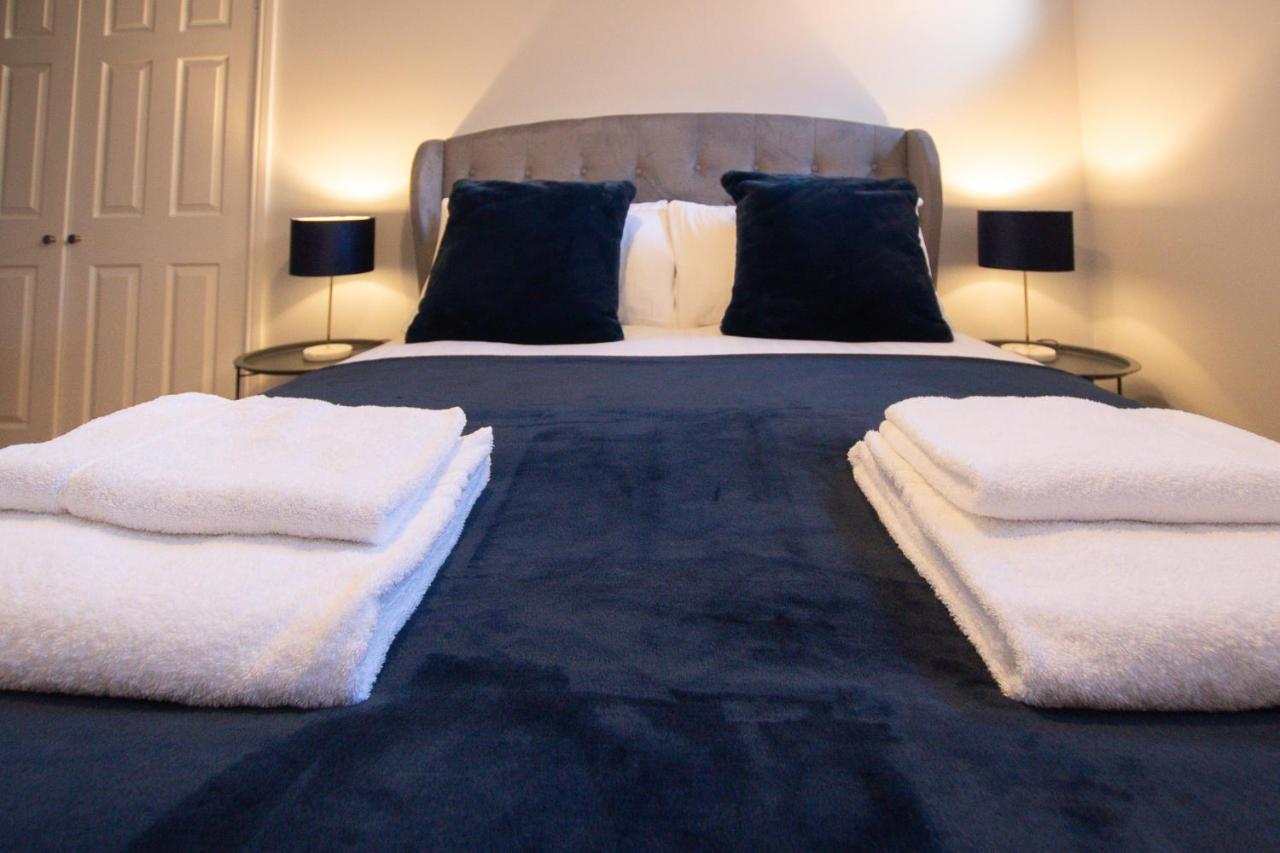 Lord Street - 2 Beautiful Apartments - Sleep Up To 14 Guests - By Rework Accommodation Честер Экстерьер фото