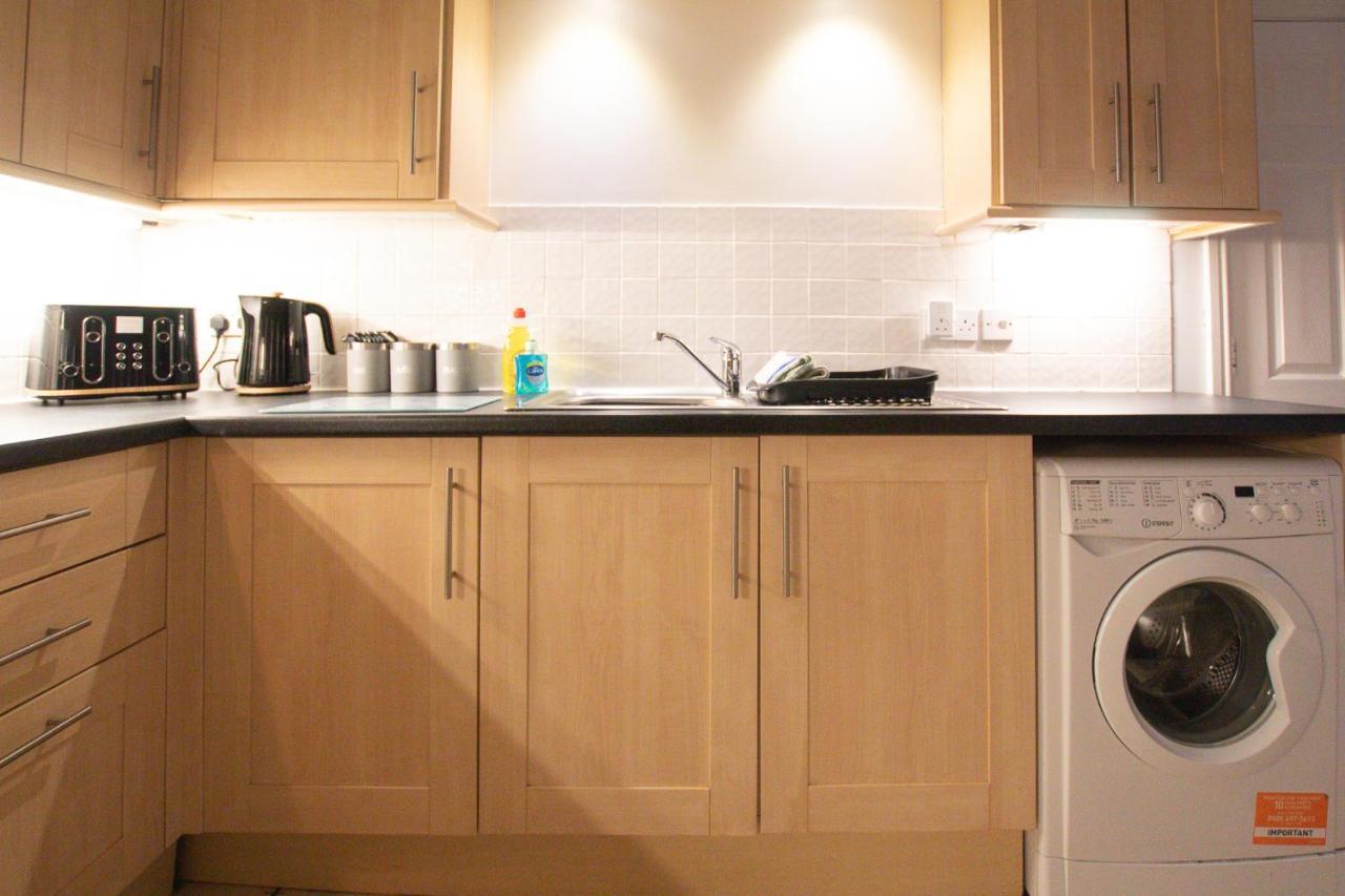 Lord Street - 2 Beautiful Apartments - Sleep Up To 14 Guests - By Rework Accommodation Честер Экстерьер фото