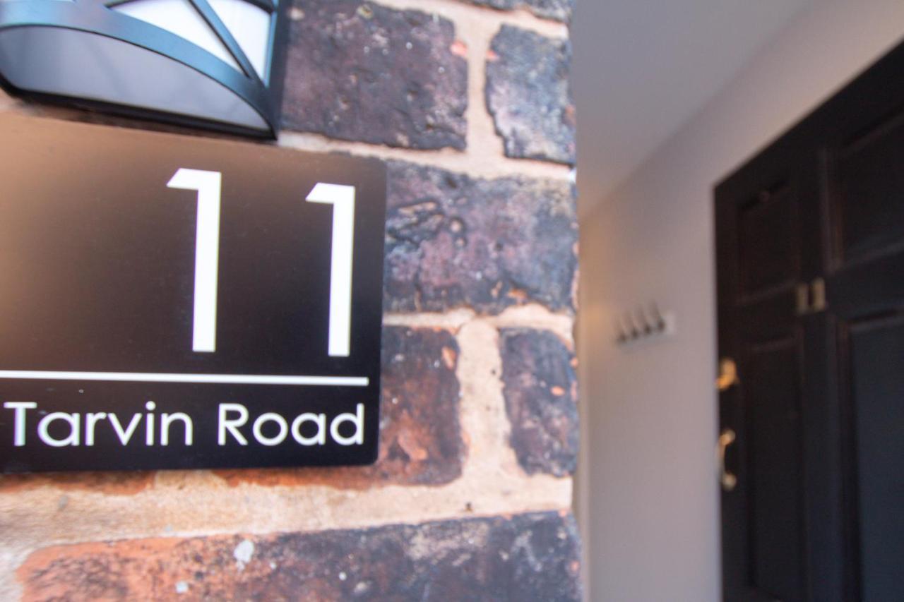 Lord Street - 2 Beautiful Apartments - Sleep Up To 14 Guests - By Rework Accommodation Честер Экстерьер фото