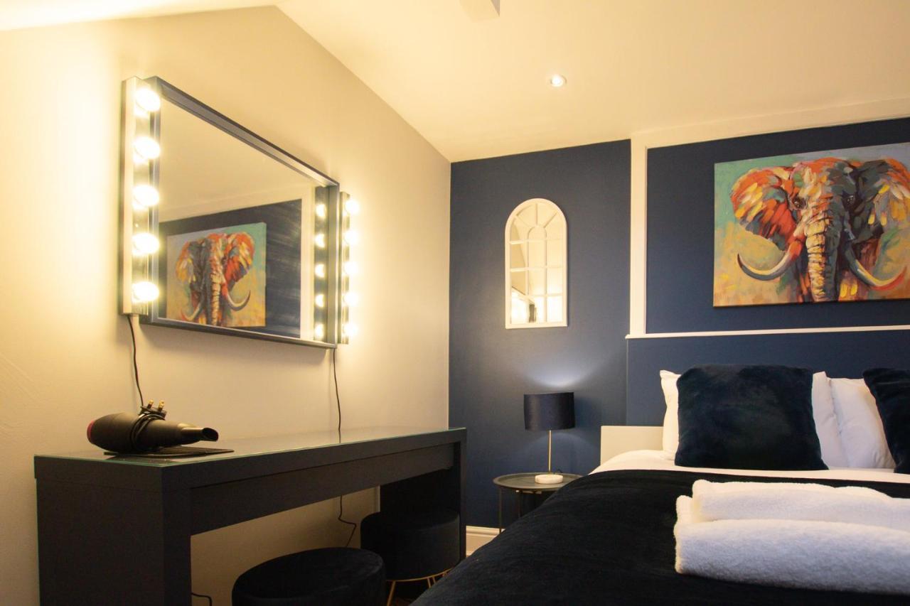 Lord Street - 2 Beautiful Apartments - Sleep Up To 14 Guests - By Rework Accommodation Честер Экстерьер фото