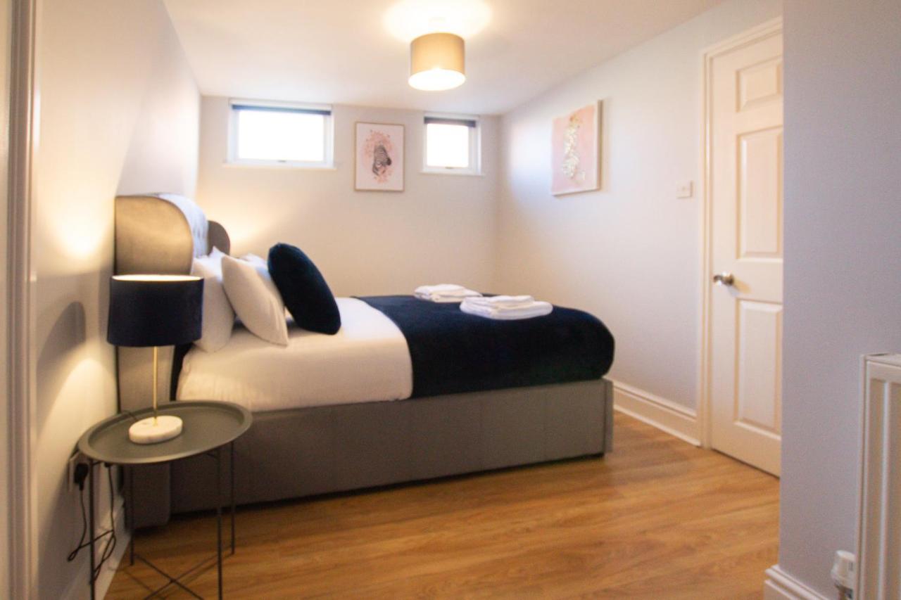 Lord Street - 2 Beautiful Apartments - Sleep Up To 14 Guests - By Rework Accommodation Честер Экстерьер фото