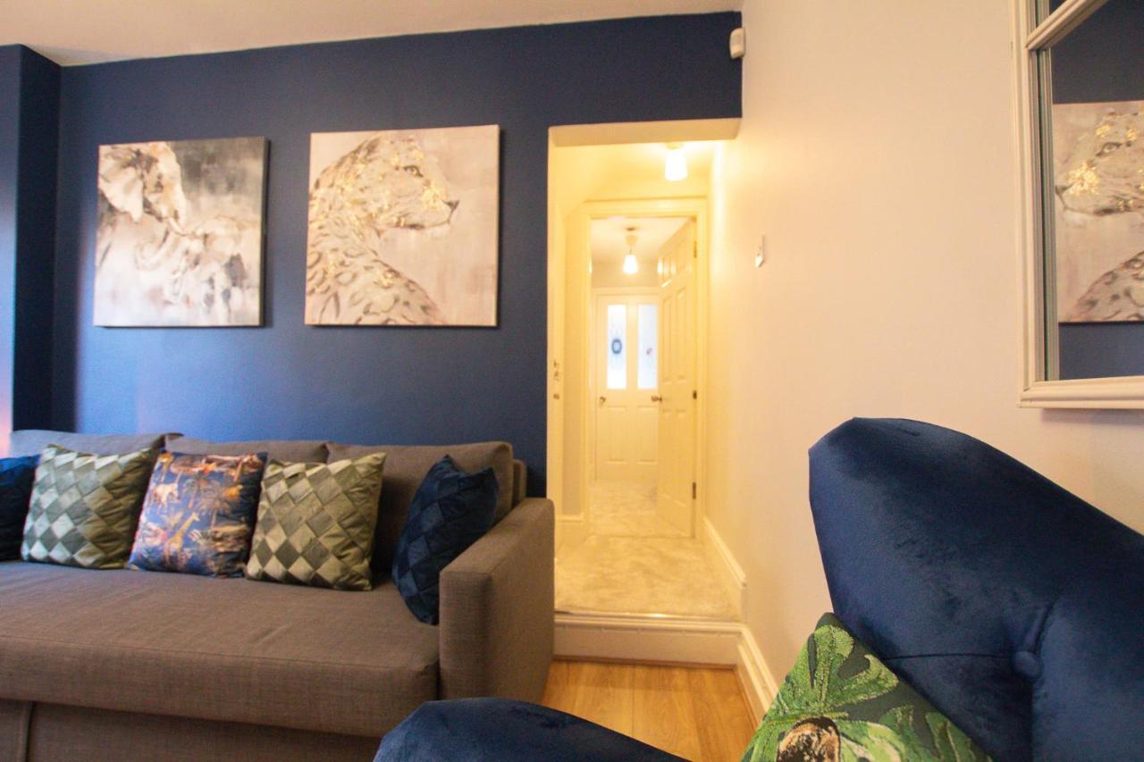 Lord Street - 2 Beautiful Apartments - Sleep Up To 14 Guests - By Rework Accommodation Честер Экстерьер фото
