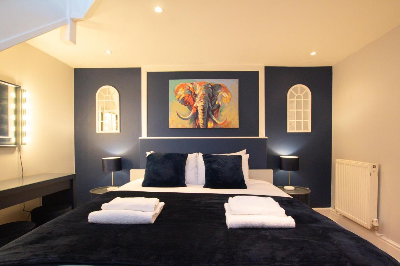 Lord Street - 2 Beautiful Apartments - Sleep Up To 14 Guests - By Rework Accommodation Честер Экстерьер фото
