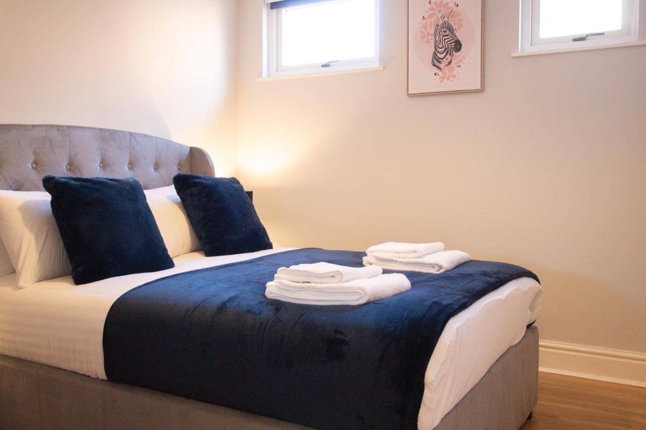 Lord Street - 2 Beautiful Apartments - Sleep Up To 14 Guests - By Rework Accommodation Честер Экстерьер фото