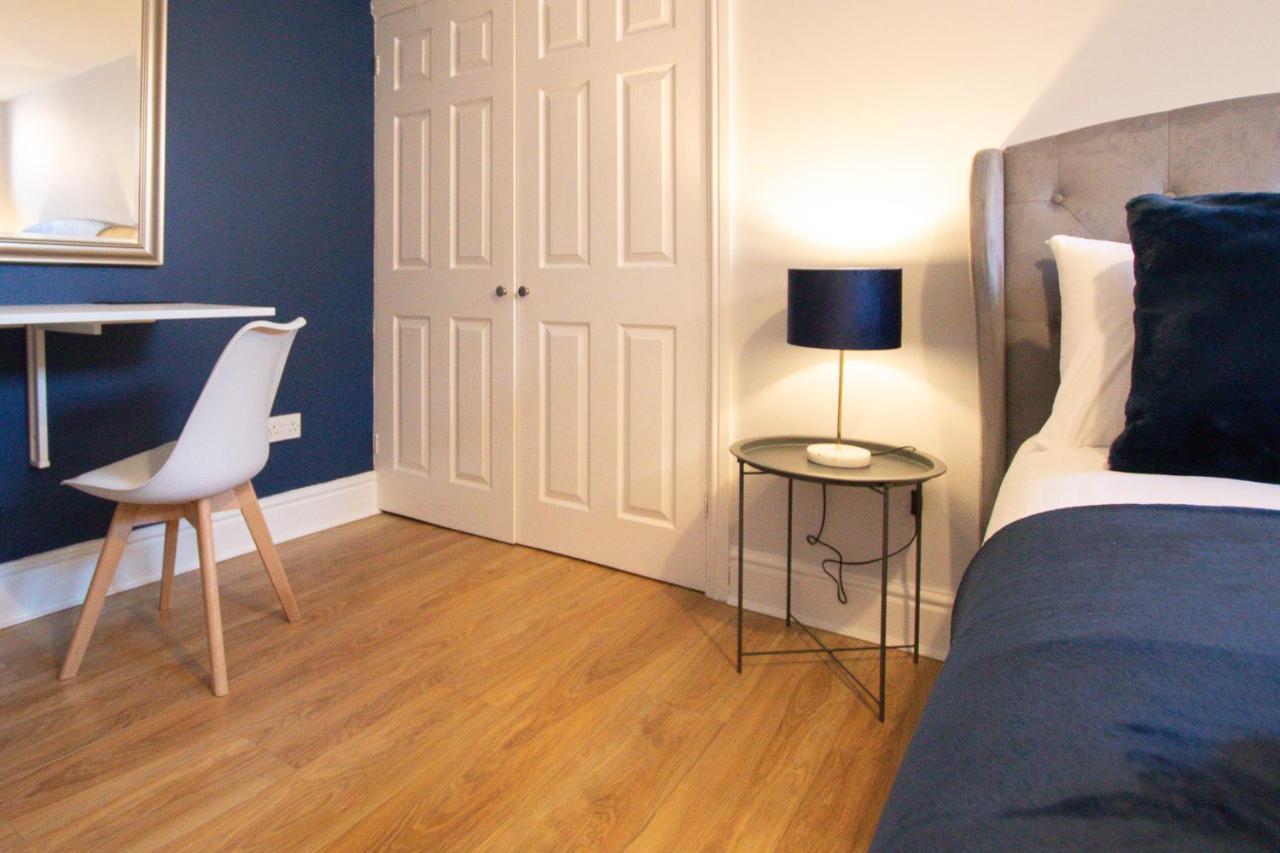 Lord Street - 2 Beautiful Apartments - Sleep Up To 14 Guests - By Rework Accommodation Честер Экстерьер фото