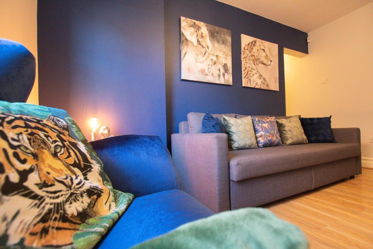 Lord Street - 2 Beautiful Apartments - Sleep Up To 14 Guests - By Rework Accommodation Честер Экстерьер фото